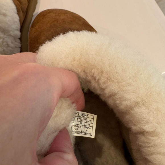 UGG tan mini fluff US 8 - Picture 9 of 9